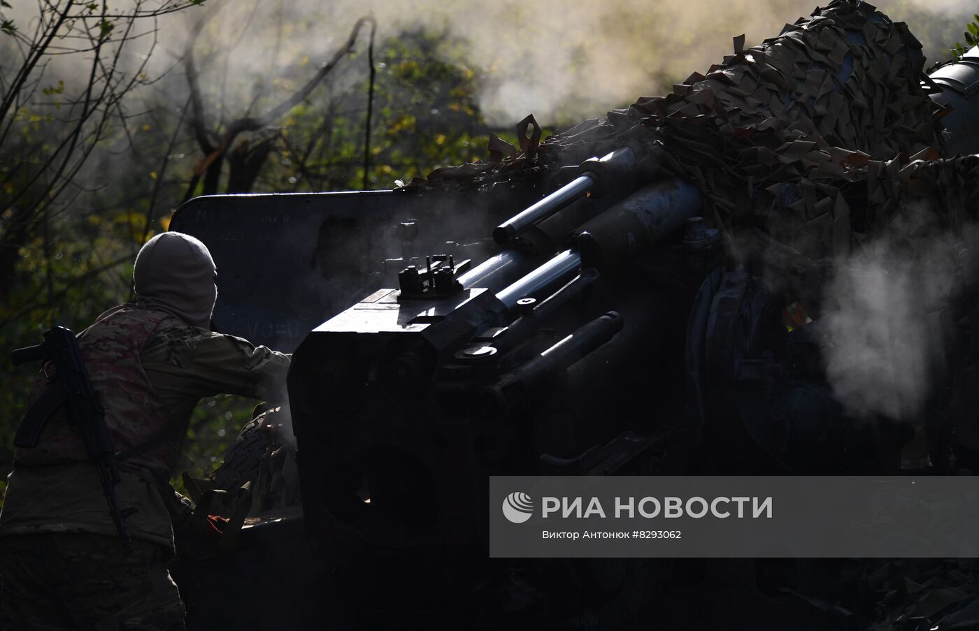 Стрельба из пушки "Гиацинт-Б" по позициям ВСУ