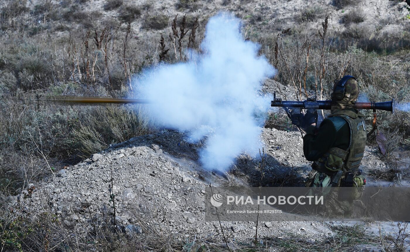 Военная подготовка ВДВ на полигоне в Запорожской области