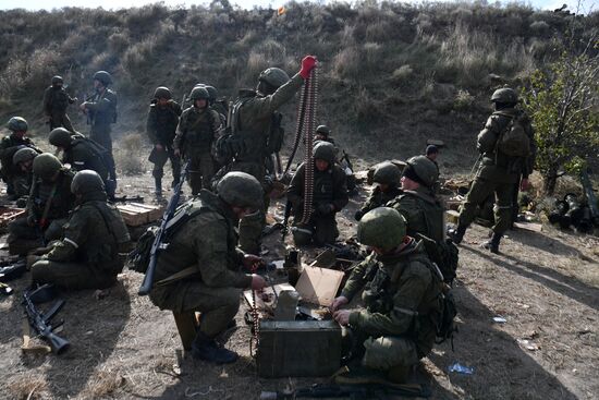 Военная подготовка ВДВ на полигоне в Запорожской области