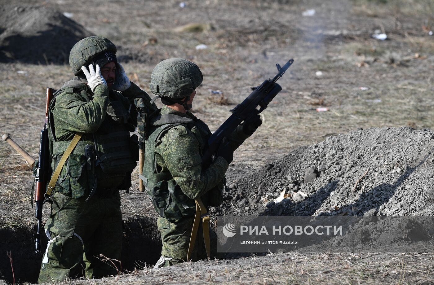 Военная подготовка ВДВ на полигоне в Запорожской области