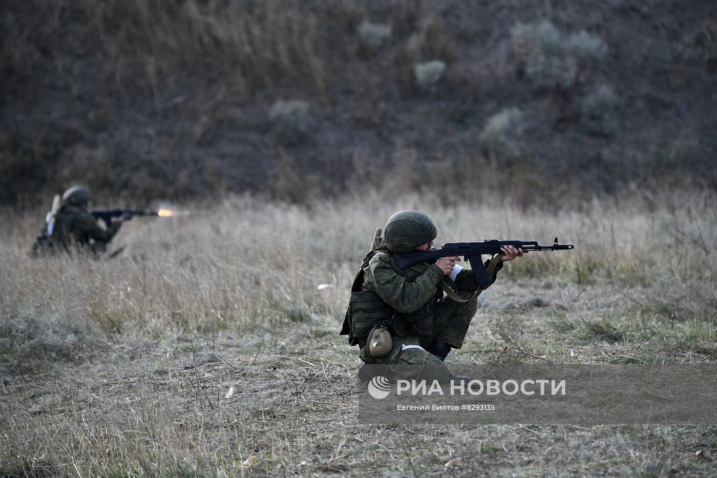 Военная подготовка ВДВ на полигоне в Запорожской области