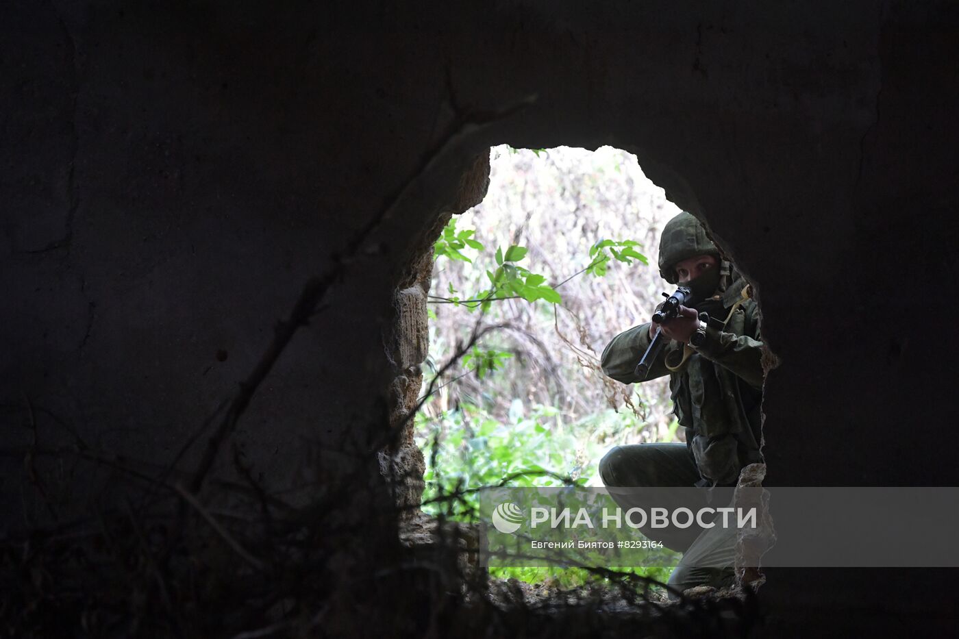 Военная подготовка ВДВ на полигоне в Запорожской области