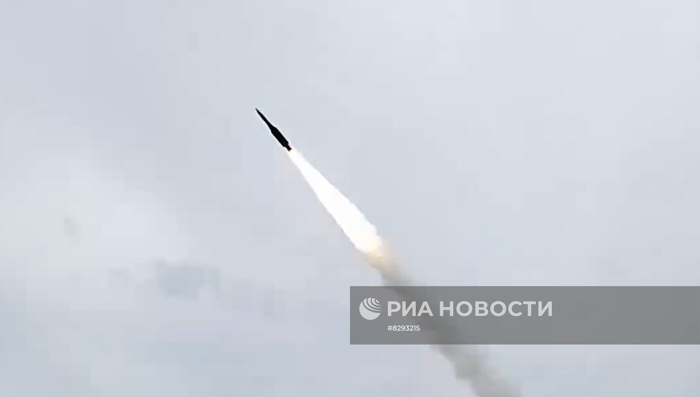 Пуски ракет и снарядов по украинским объектам военного управления и энергетики