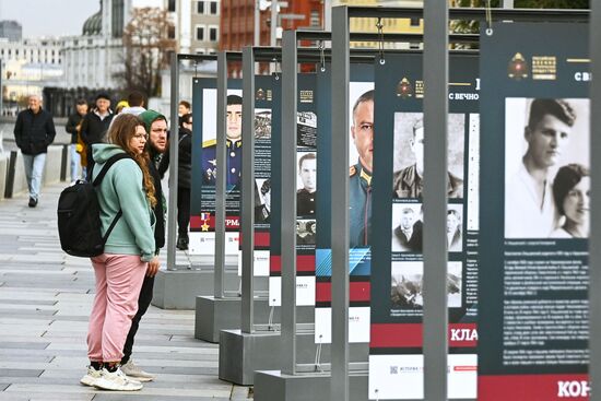 Открытие фотовыставки "Герои с вечно русским сердцем"