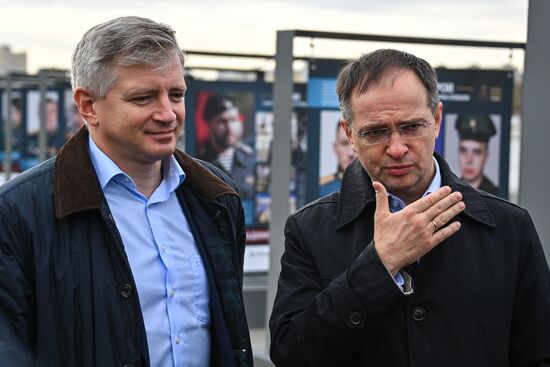 Открытие фотовыставки "Герои с вечно русским сердцем"