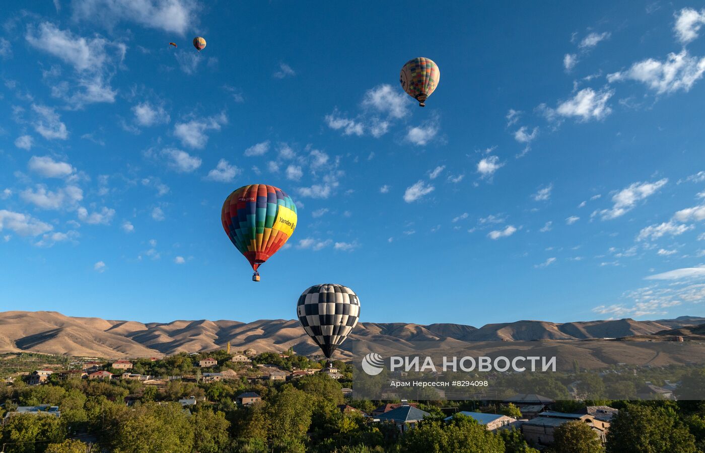Фестиваль воздушных шаров в Армении