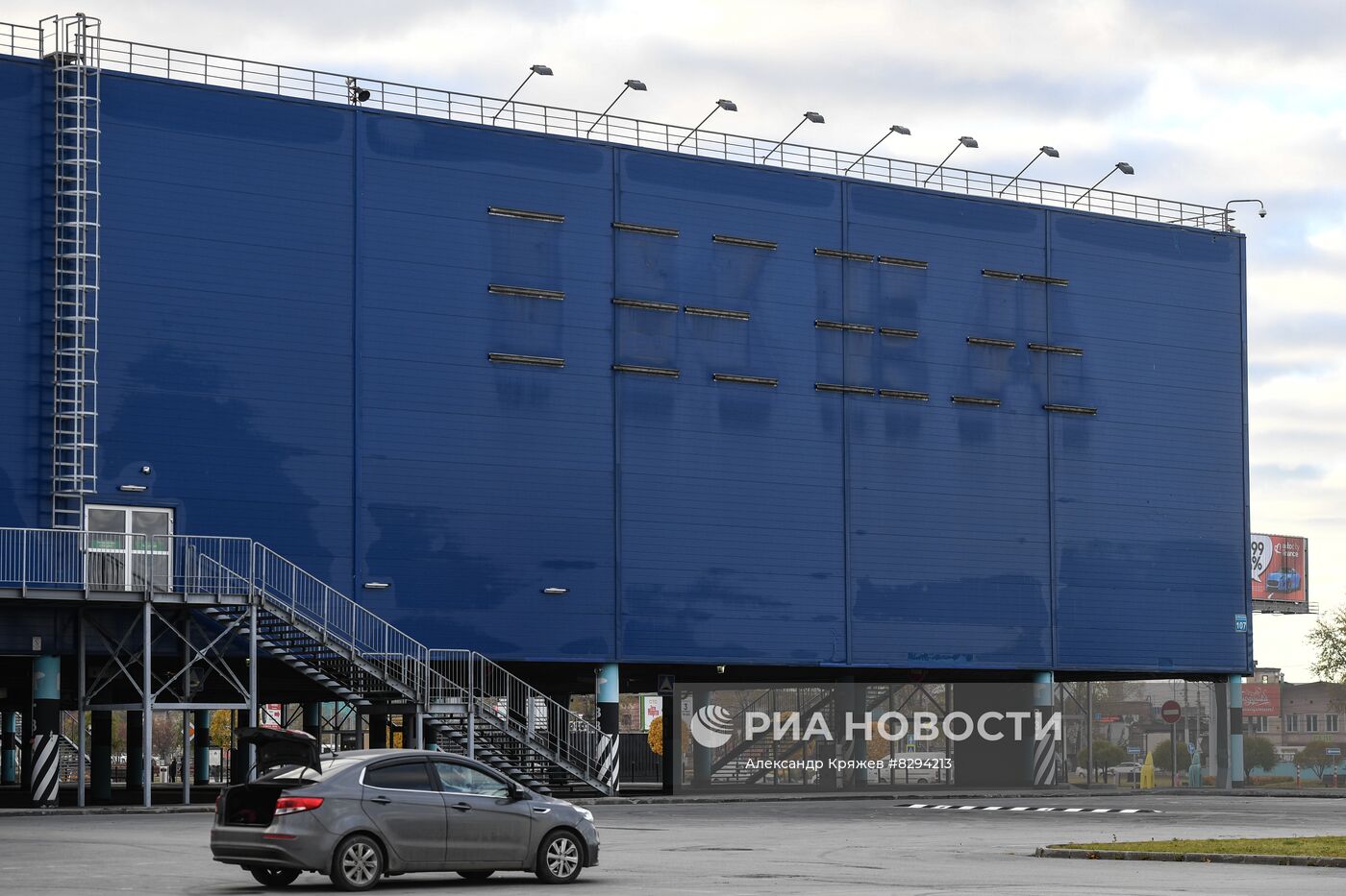 Вывеску IKEA сняли с фасада МЕГИ в Новосибирске