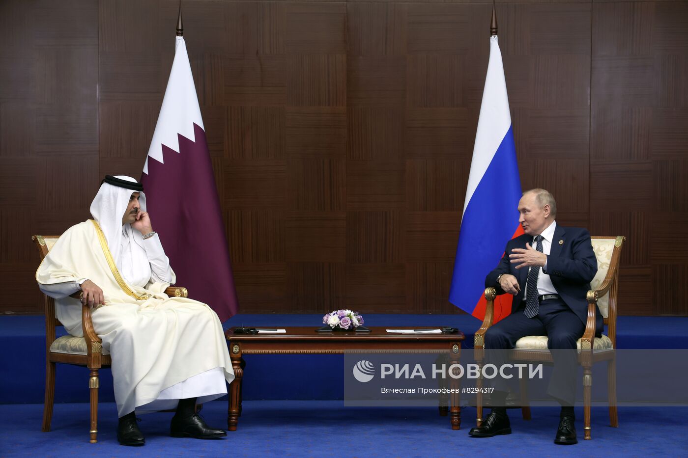 Президент РФ В. Путин встретился с эмиром Катара шейхом Т. бен Х. Аль Тани