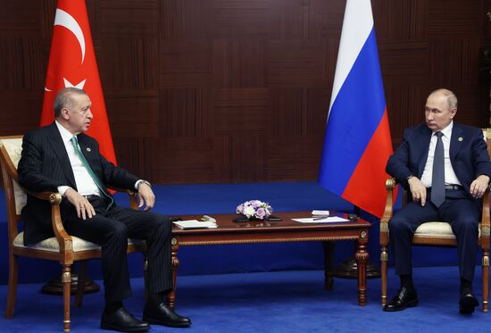 Президент РФ В. Путин встретился с президентом Турции Р. Т. Эрдоганом