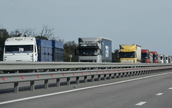 Для грузовиков из Керчи открыт альтернативный маршрут через Мариуполь