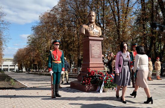 Открытие памятника В. Жоге в Волновахе