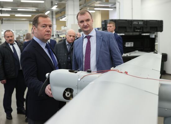 Зампред Совета безопасности РФ Д. Медведев  посетил "Специальный технологический центр" в Санкт-Петербурге
