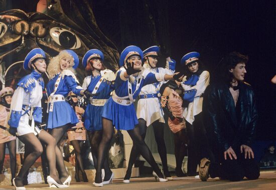 Советско-американский мюзикл "Американец в перестройке"