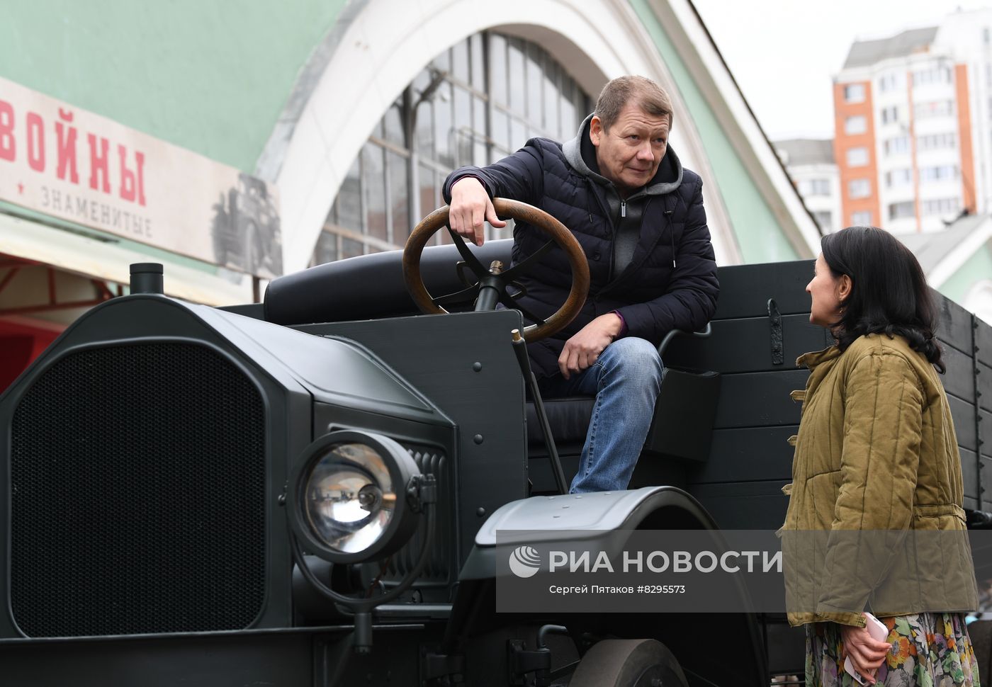 Показ грузового автомобиля Уайт-АМО