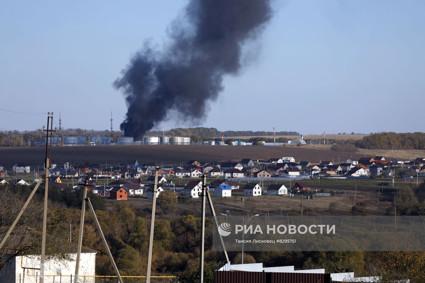 Пожар на нефтебазе в Белгородской области из-за обстрела ВСУ