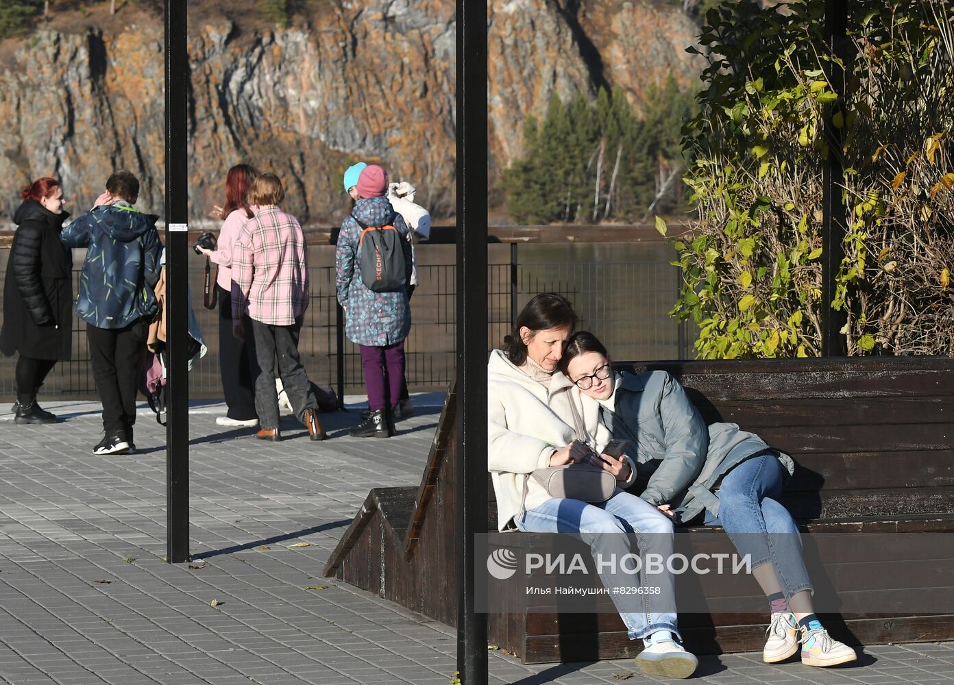 Отдых горожан в новом "Милицейском парке" в Дивногорске