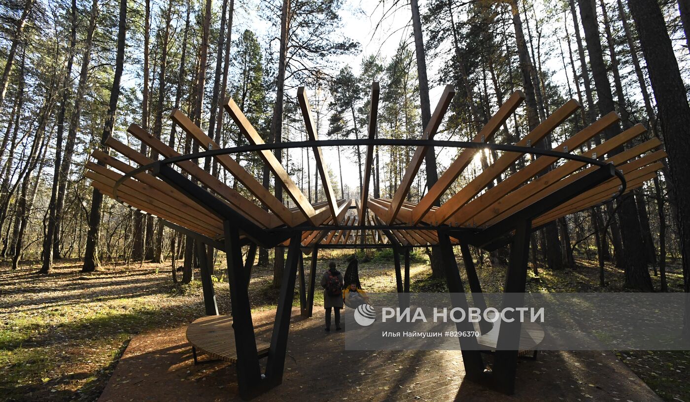 Отдых горожан в новом "Милицейском парке" в Дивногорске