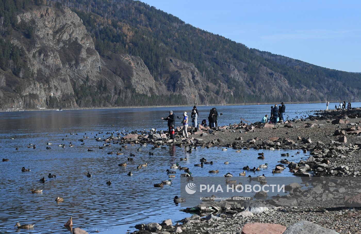 Отдых горожан в новом "Милицейском парке" в Дивногорске