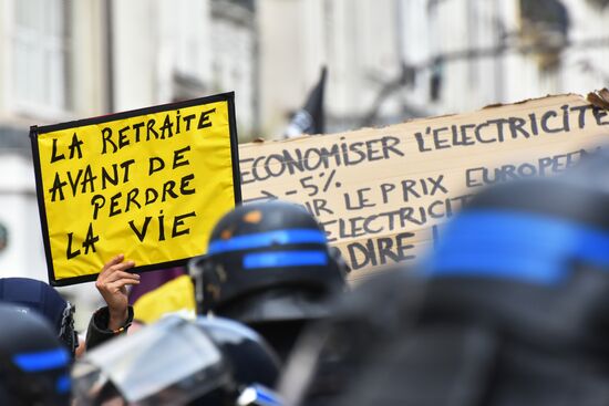 Акция против повышения цен во Франции