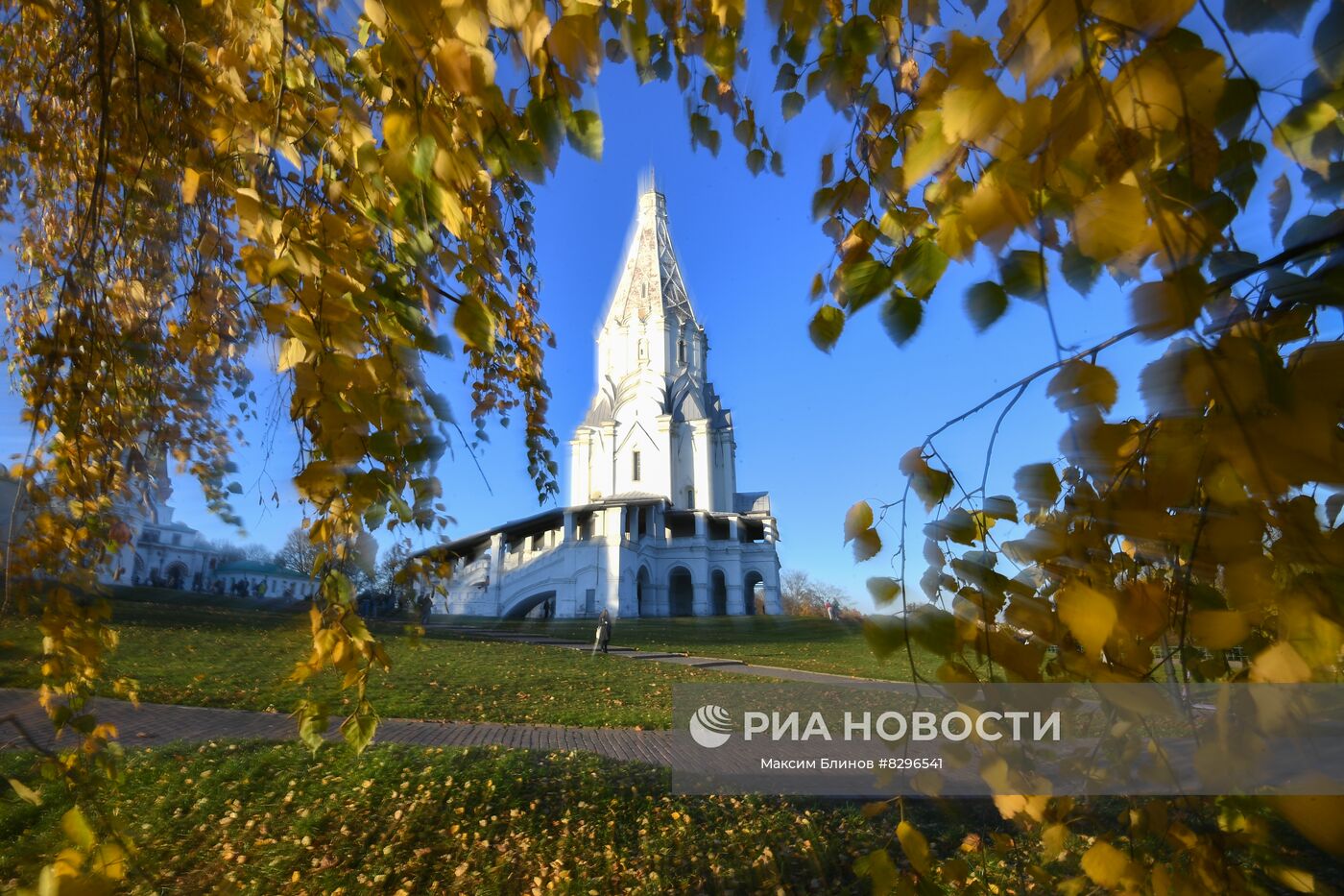 Сернурский храм осенью