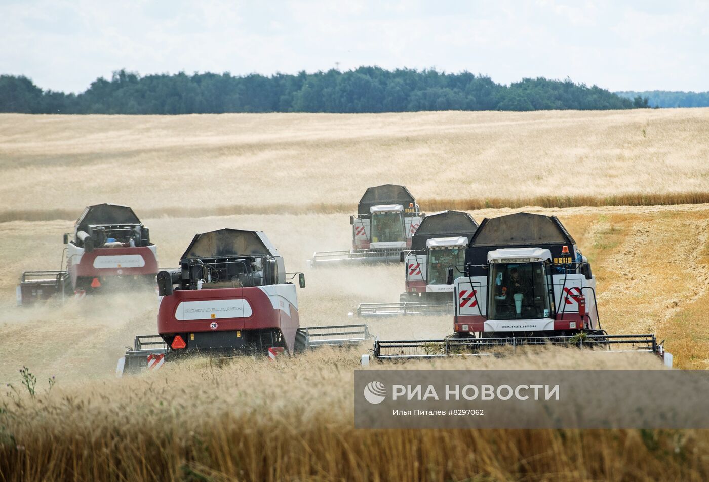 Уборка полей агромашинами Ростсельмаш