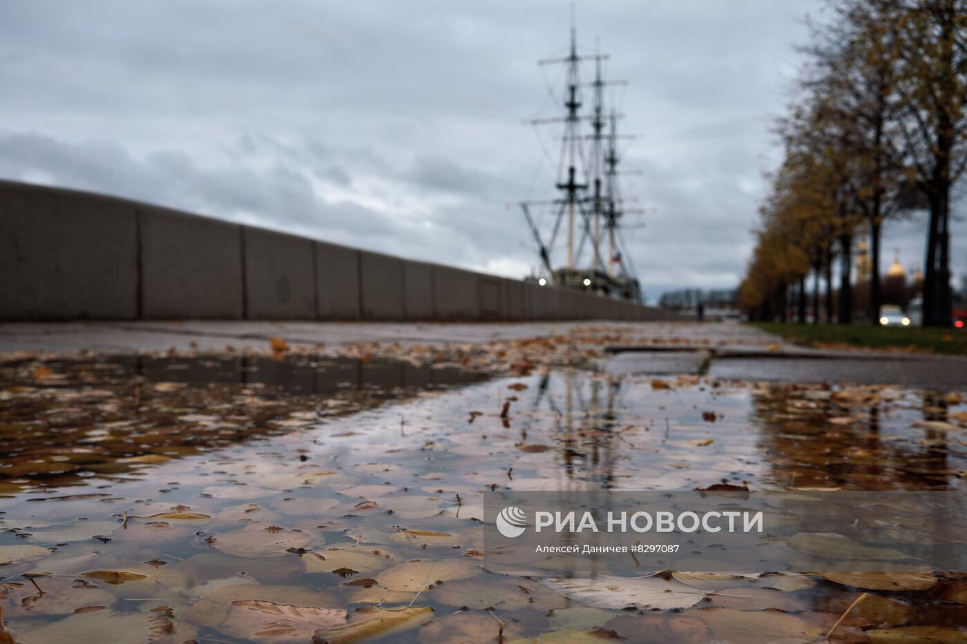 Штормовое предупреждение в Санкт-Петербурге