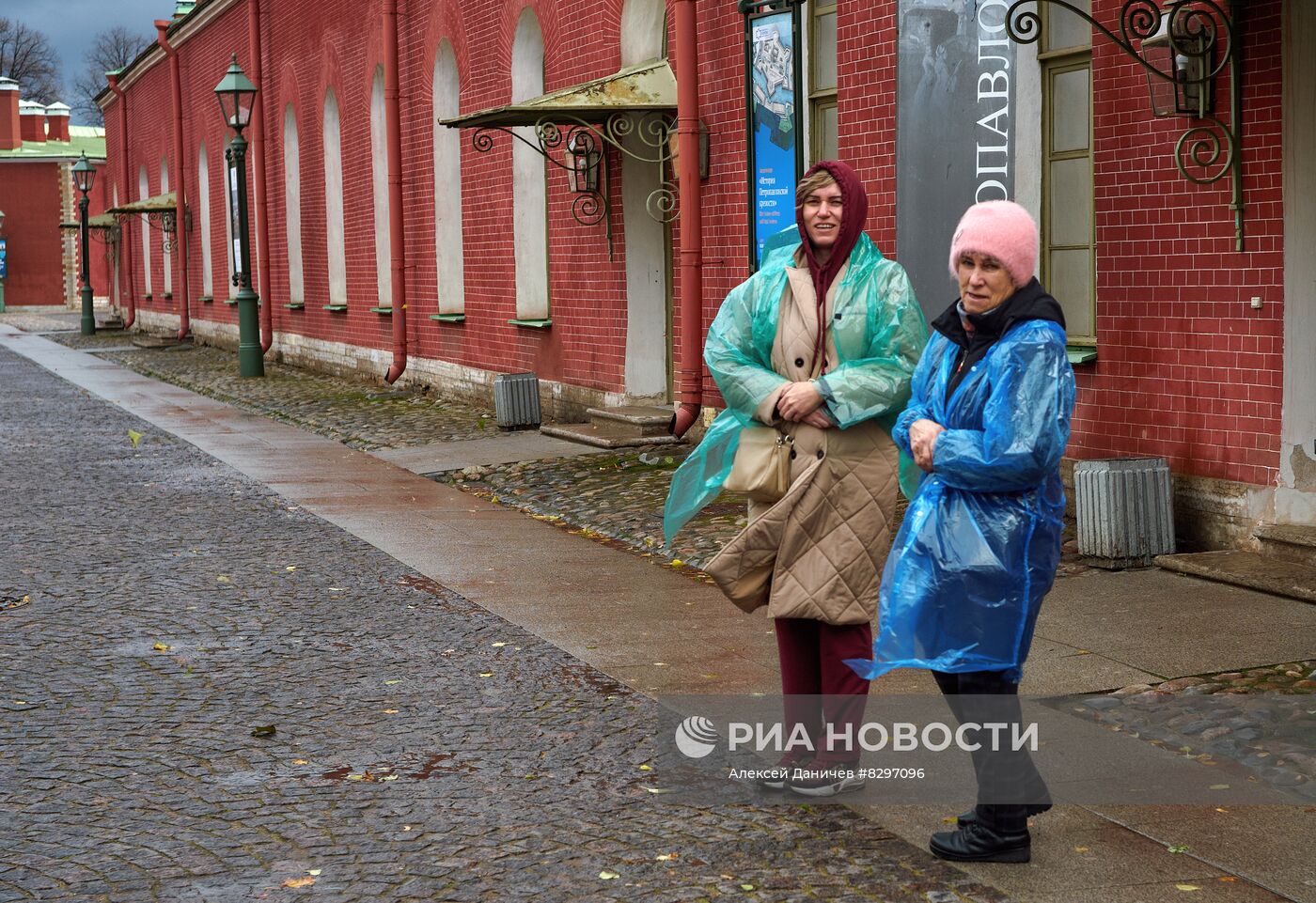 Штормовое предупреждение в Санкт-Петербурге