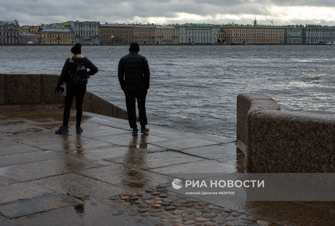 Штормовое предупреждение в Санкт-Петербурге