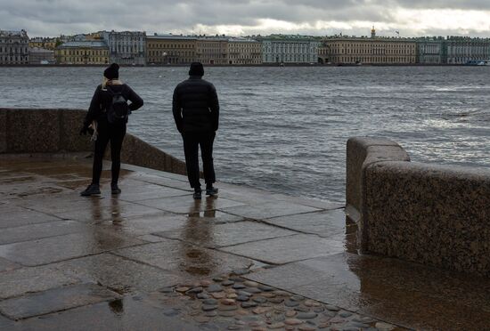 Штормовое предупреждение в Санкт-Петербурге