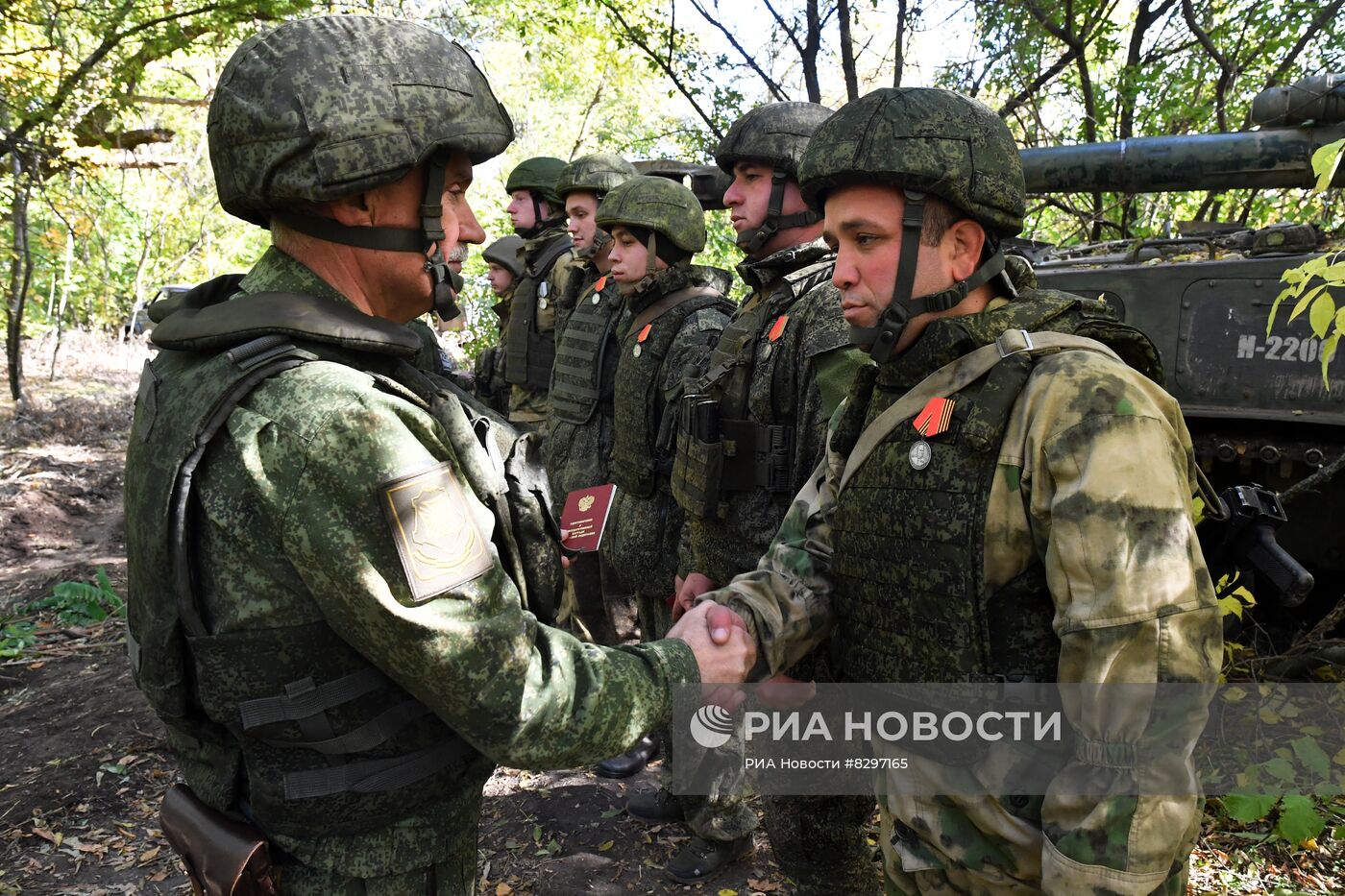 Награждение артиллеристов ЮВО
