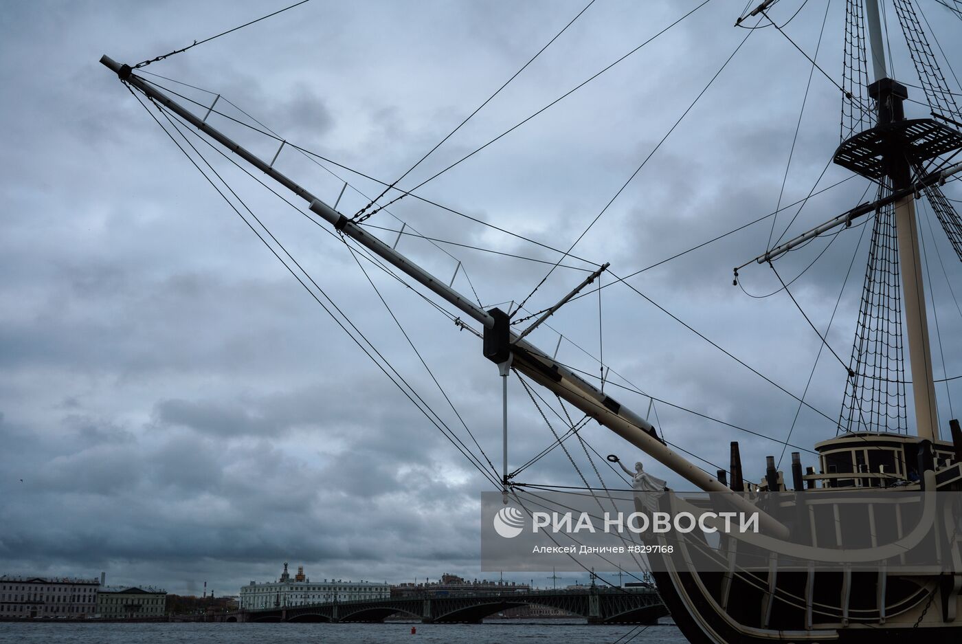 Штормовое предупреждение в Санкт-Петербурге