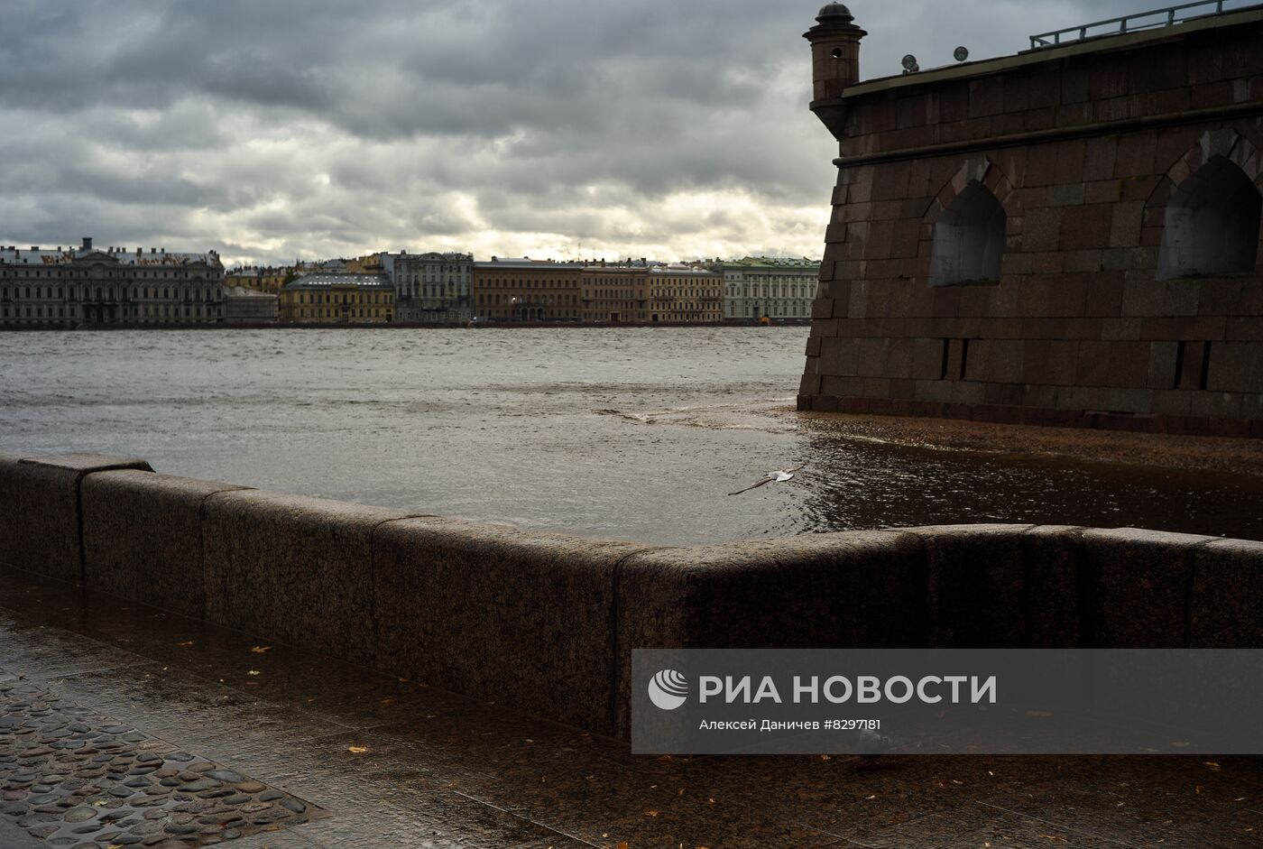 Штормовое предупреждение в Санкт-Петербурге