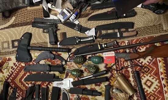 ФСБ РФ пресекла деятельность преступной группы по незаконному обороту оружия