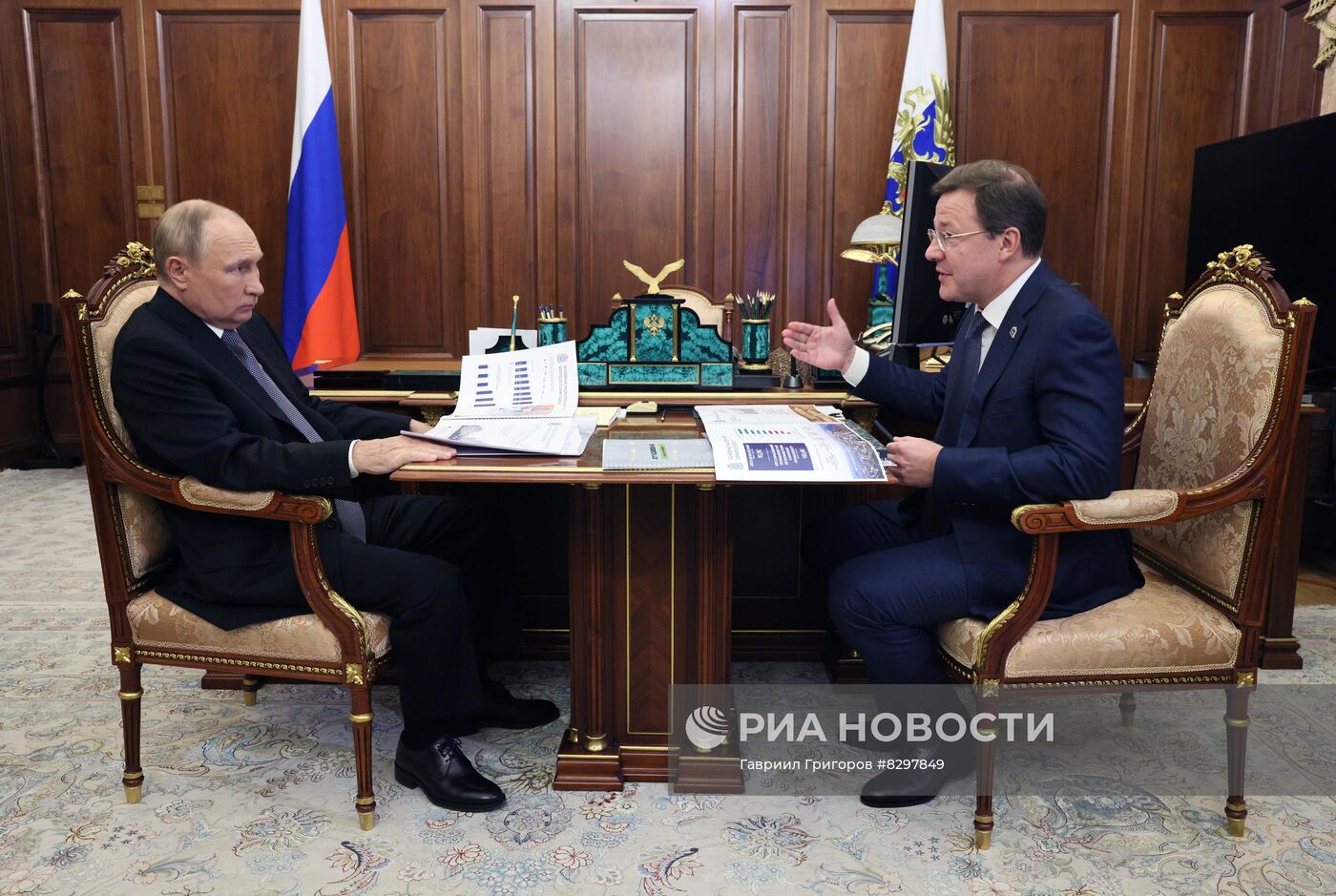 Встреча президента РФ В. Путина с губернатором Самарской области Д. Азаровым