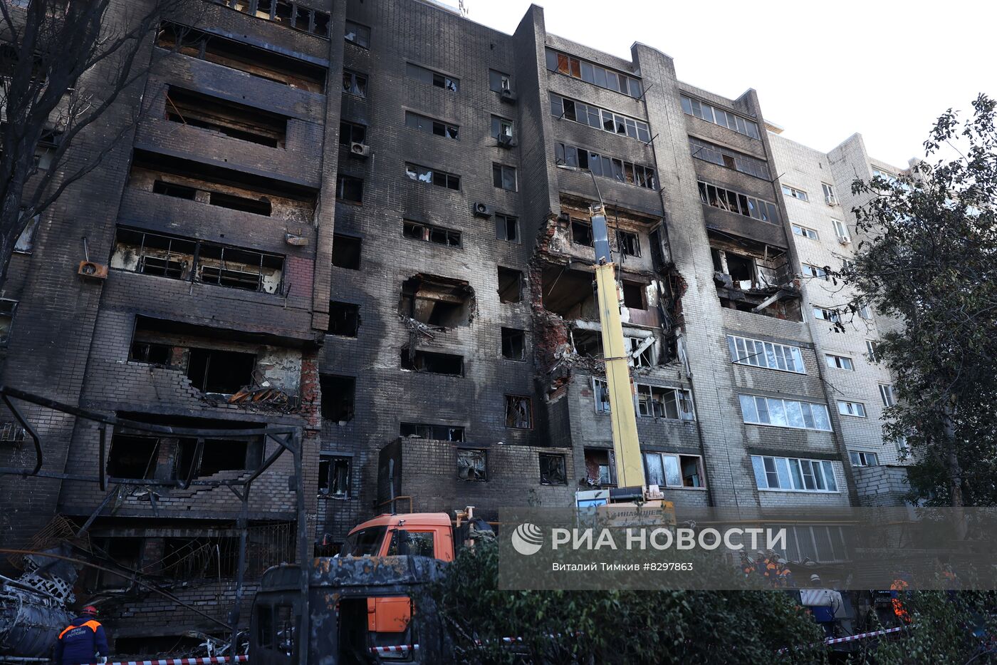 Разбор завалов на месте крушения самолёта в Ейске