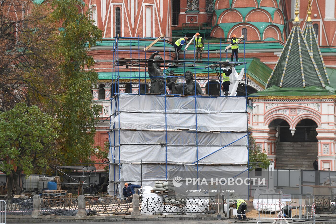 Завершение реставрации памятника Минину и Пожарскому на Красной площади