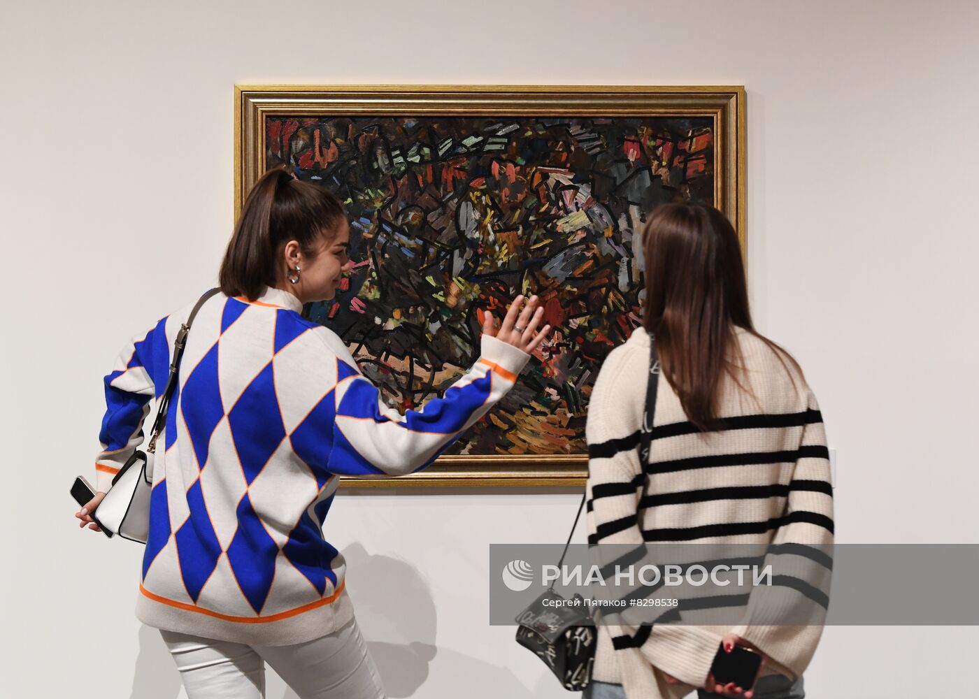 Выставка "Мир как беспредметность. Рождение нового искусства: Казимир Малевич, Павел Филонов, Марк Шагал, Анна Лепорская и другие"