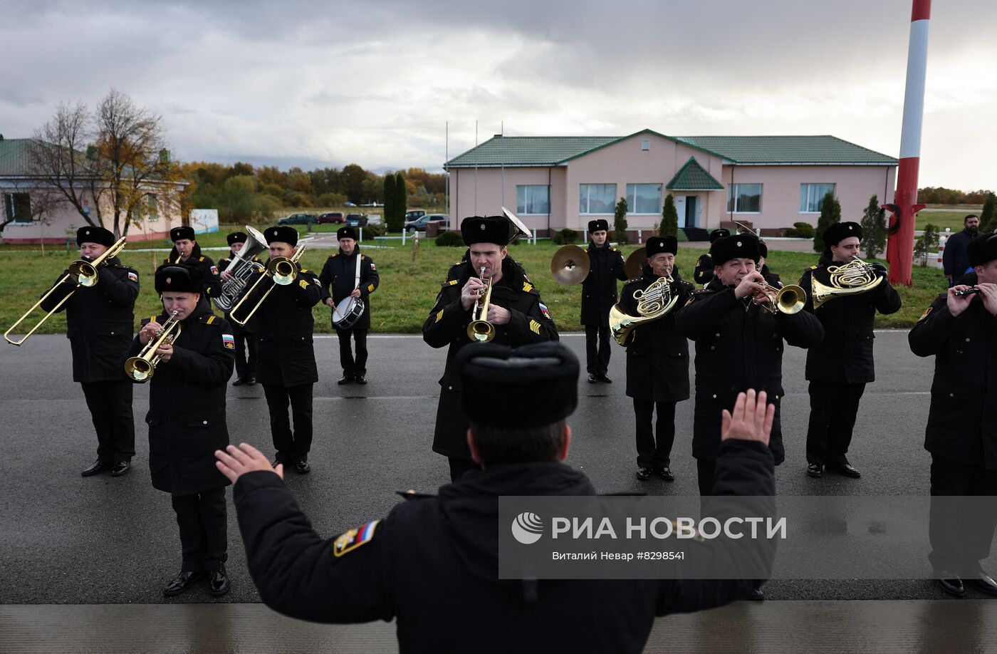 Отправка мобилизованных в зону СВО с аэродрома Чкаловск в Калининграде