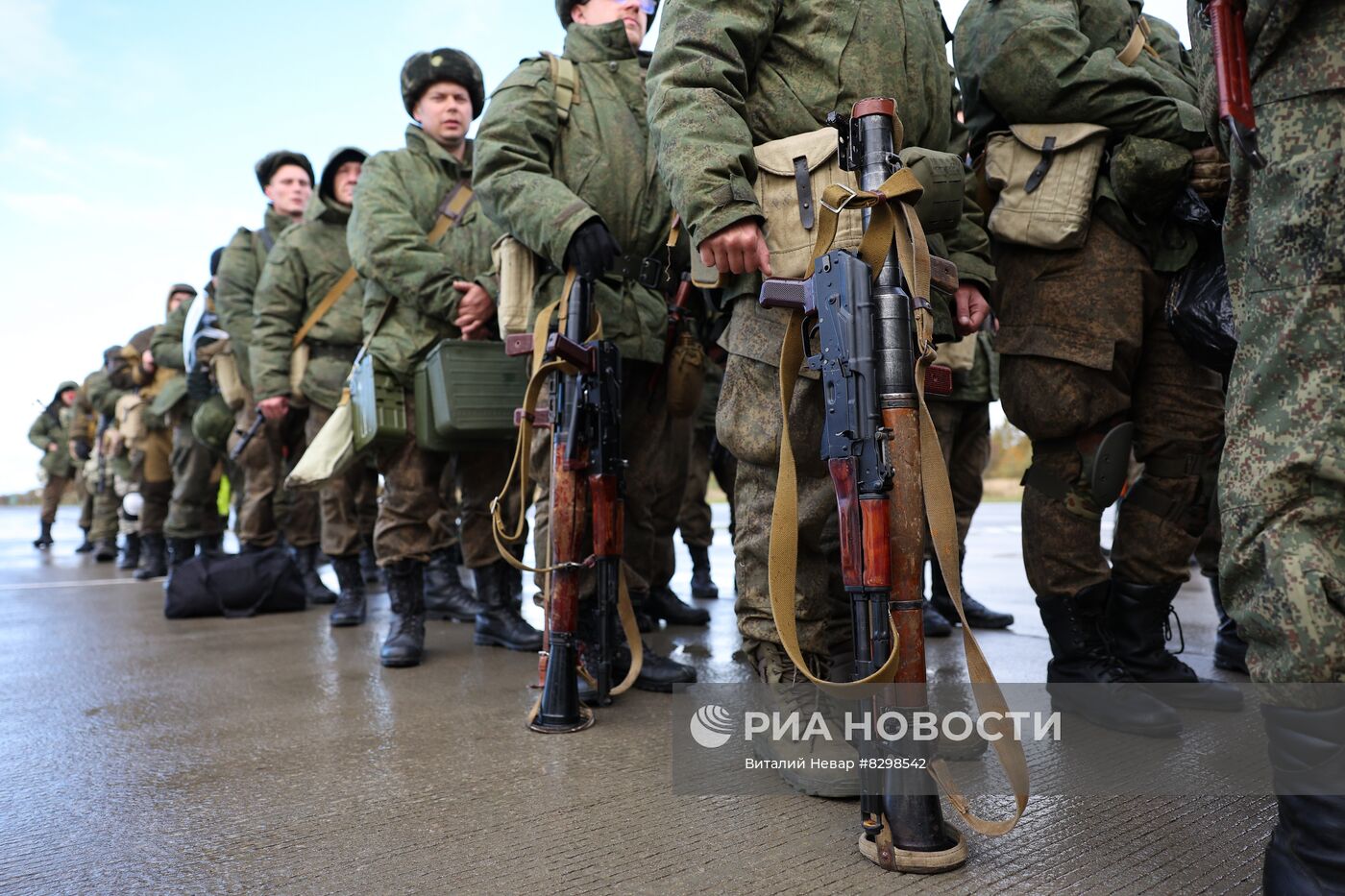 Отправка мобилизованных в зону СВО с аэродрома Чкаловск в Калининграде