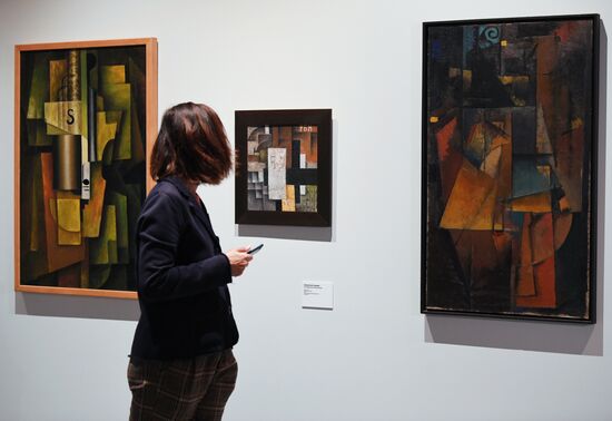 Выставка "Мир как беспредметность. Рождение нового искусства: Казимир Малевич, Павел Филонов, Марк Шагал, Анна Лепорская и другие"