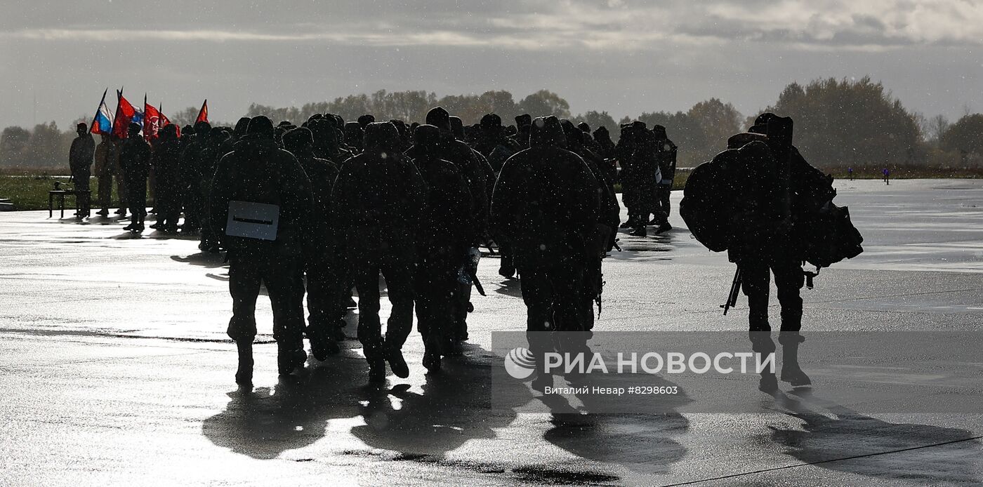 Отправка мобилизованных в зону СВО с аэродрома Чкаловск в Калининграде