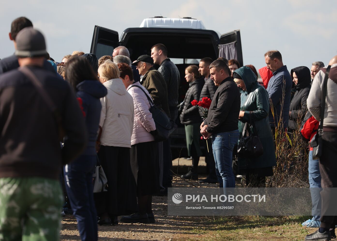 Прощание с погибшими при крушении самолета на дом в Ейске