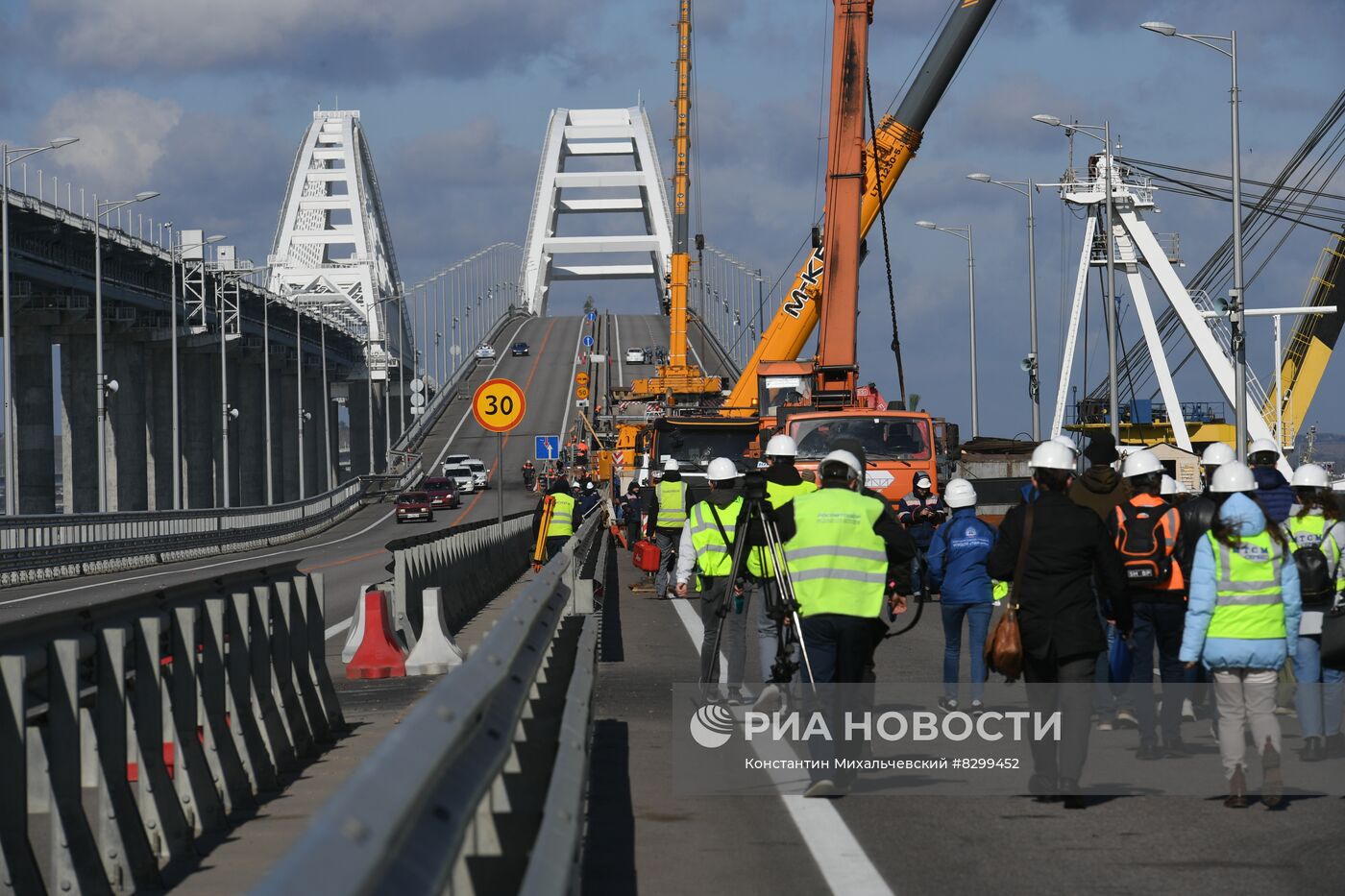 Восстановительные работы на Крымском мосту 