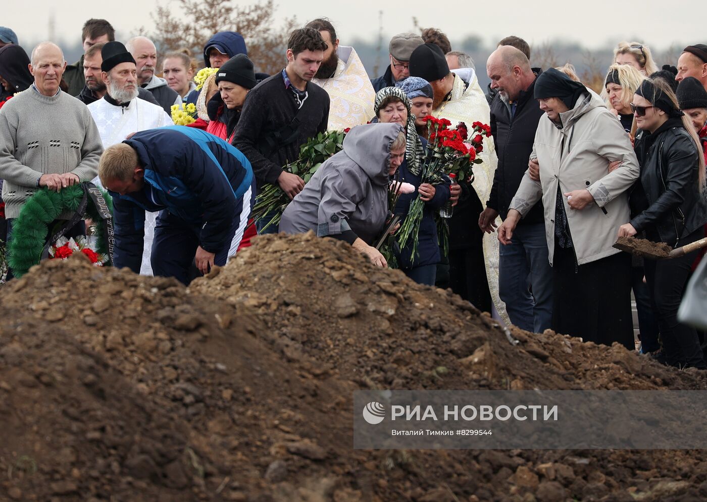 Прощание с погибшими при крушении самолета на дом в Ейске