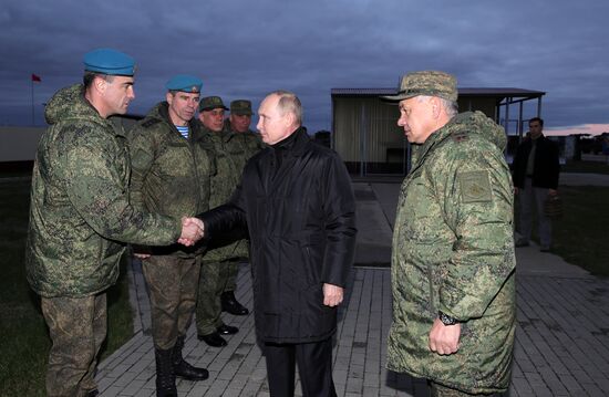 Президент РФ В. Путин посетил полигон Западного военного округа в Рязанской области