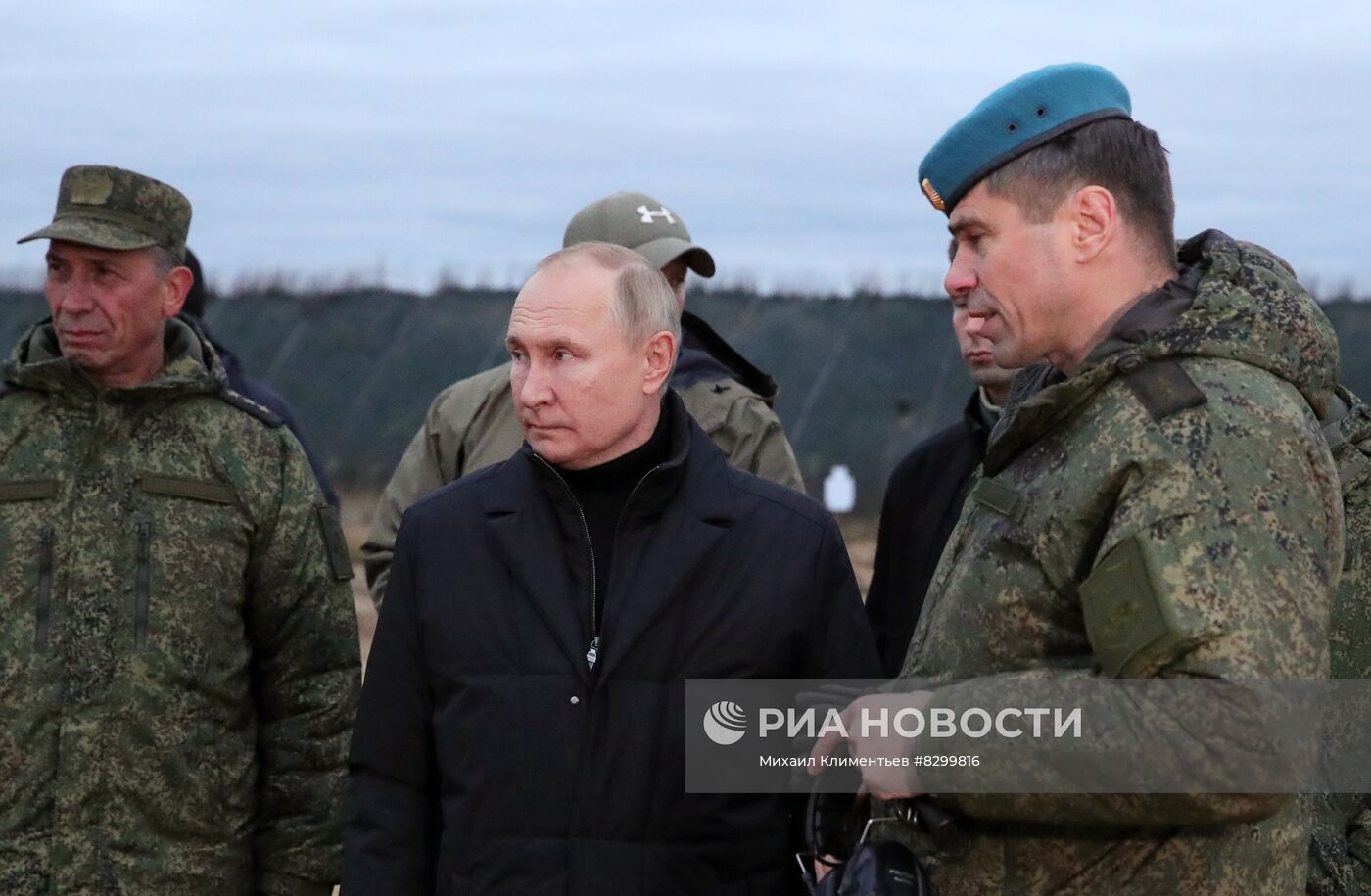 Президент РФ В. Путин посетил полигон Западного военного округа в Рязанской области