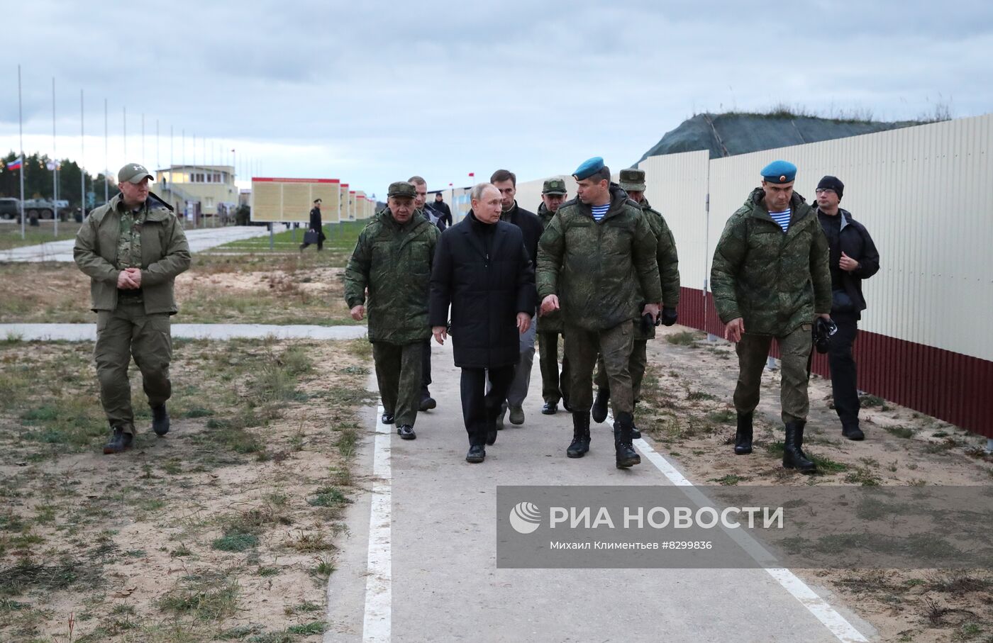 Президент РФ В. Путин посетил полигон Западного военного округа в Рязанской области