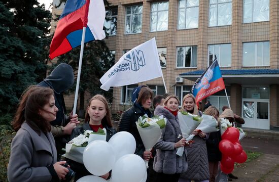 Встреча вернувшихся из плена бойцов в ДНР