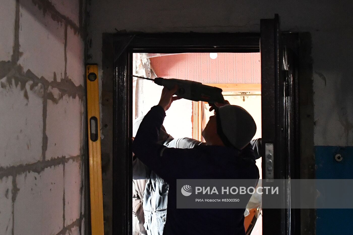 Восстановление разрушенных после обстрела ВСУ квартир в Энергодаре