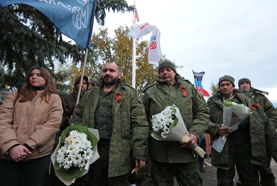 Встреча вернувшихся из плена бойцов в ДНР